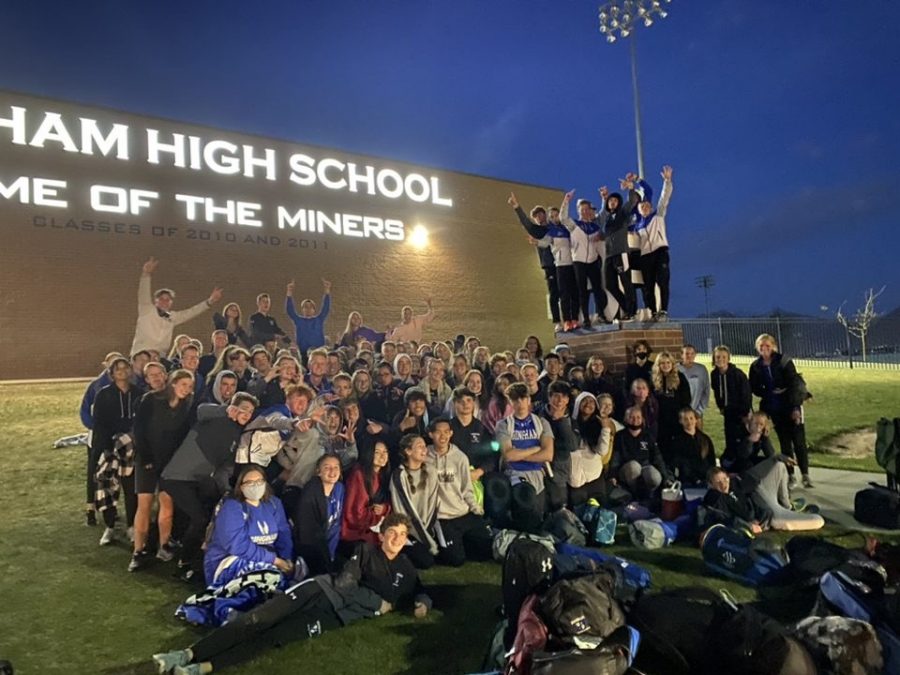 Bingham+Track+and+Field+Team+poses+for+a+photo.+